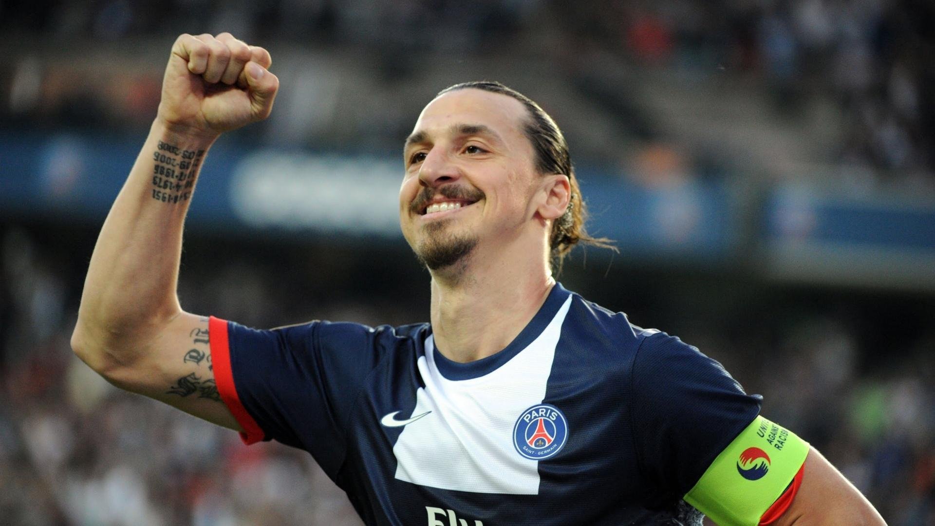足球場上的激烈對抗，波濤洶湧的熱血時刻，足球赛激烈怎么形容